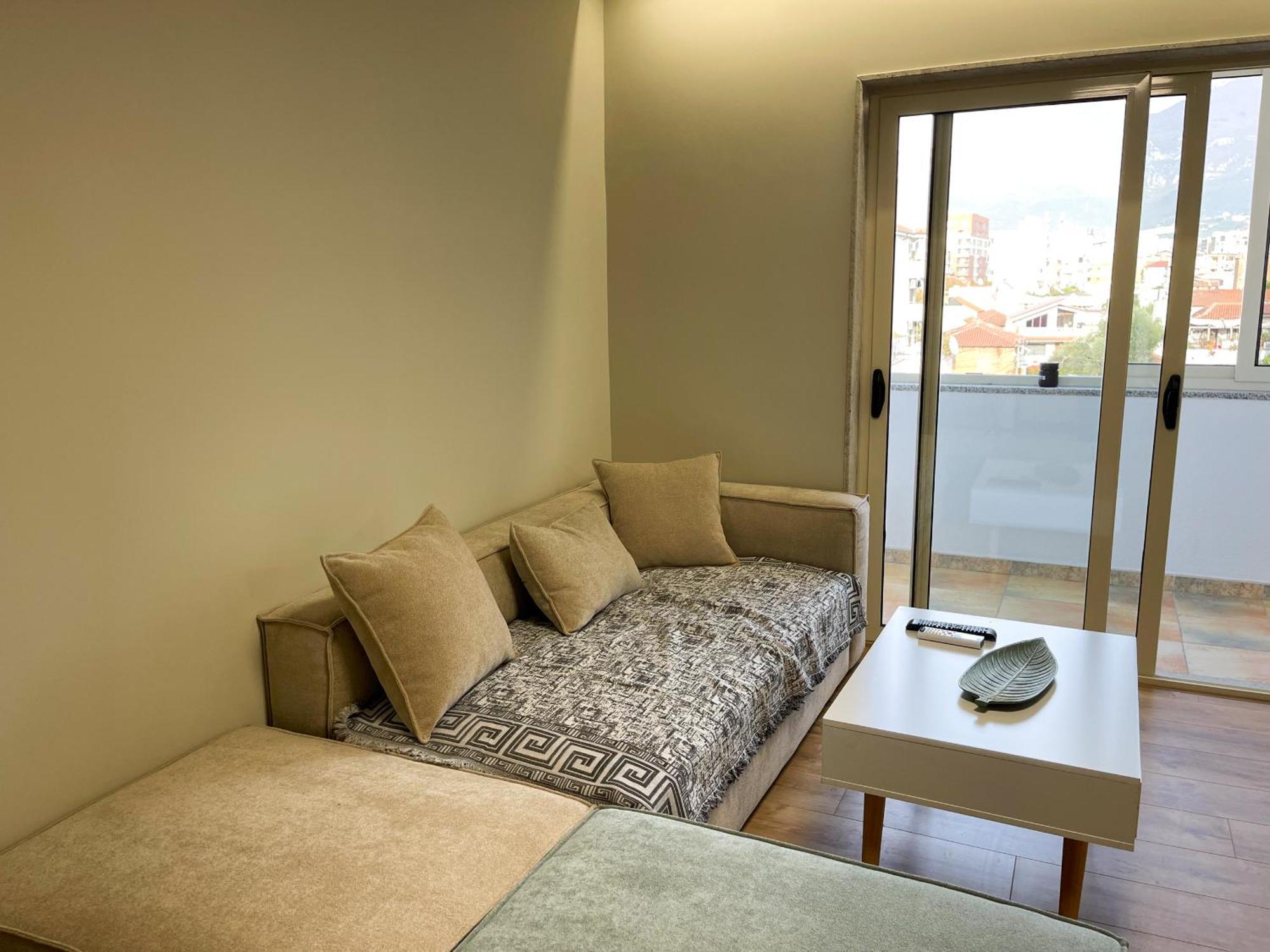 Wanderlust Bazaar Apartamento Tirana Exterior foto